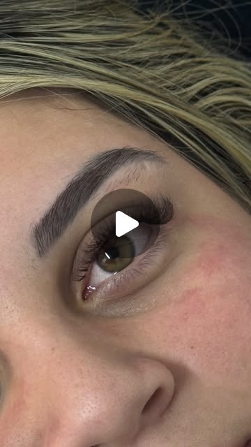 Resultado de cílios e sobrancelhas da Debora Alves Clinic